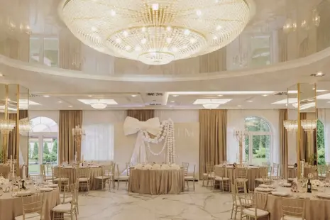 Krištáľové lustre pre svadobné sály